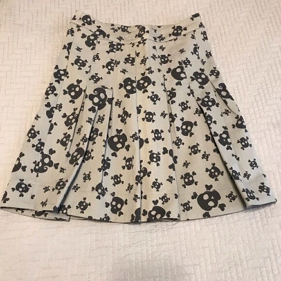 Skull and Crossbones Pleated Mini, 2. Whimsygoth, goblincore, witchcore, skulls - Picture 2 of 7